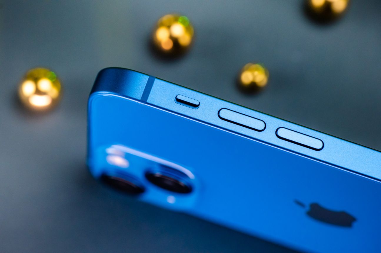 iphone-13-mini-buttons iPhone 13 mini Button