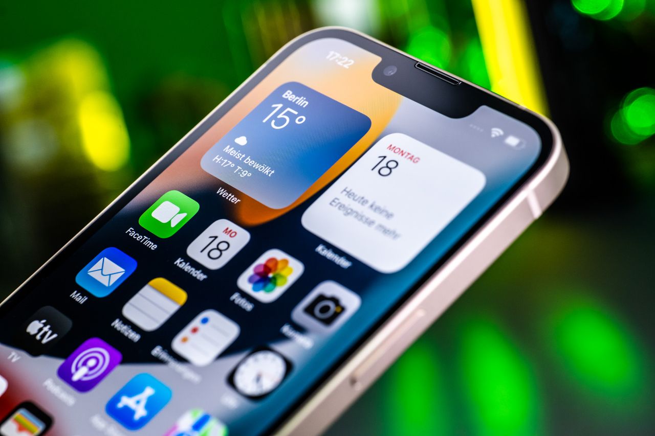 iPhone 13 Test Display iPhone 13 Test Display