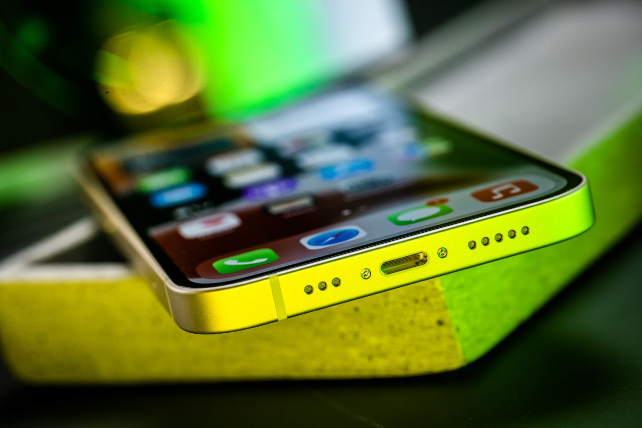 iPhone 13 Test Lightning iPhone 13 Test Lightning