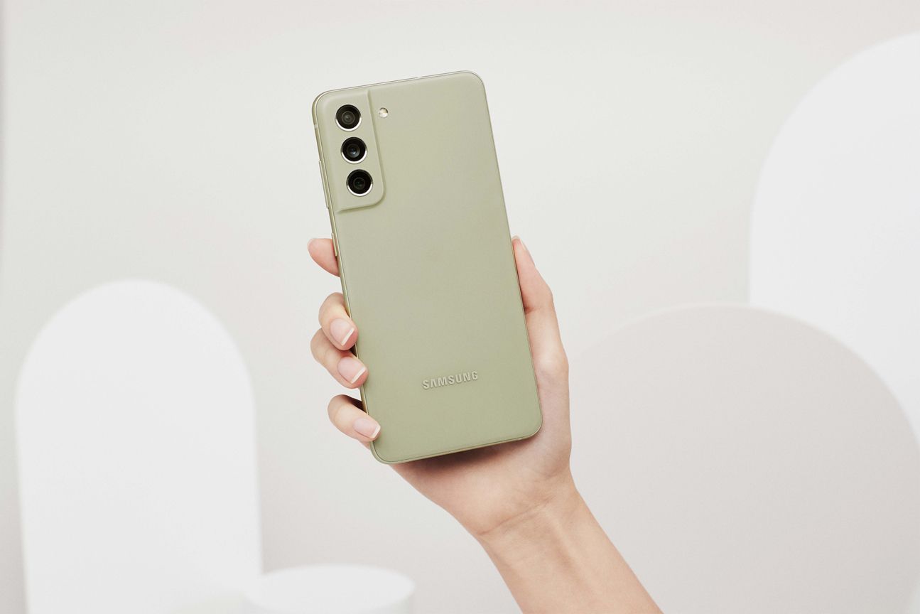 galaxy-s21-fe-5g-rueckseite Das Galaxy S21 FE 5G in der Rückansicht