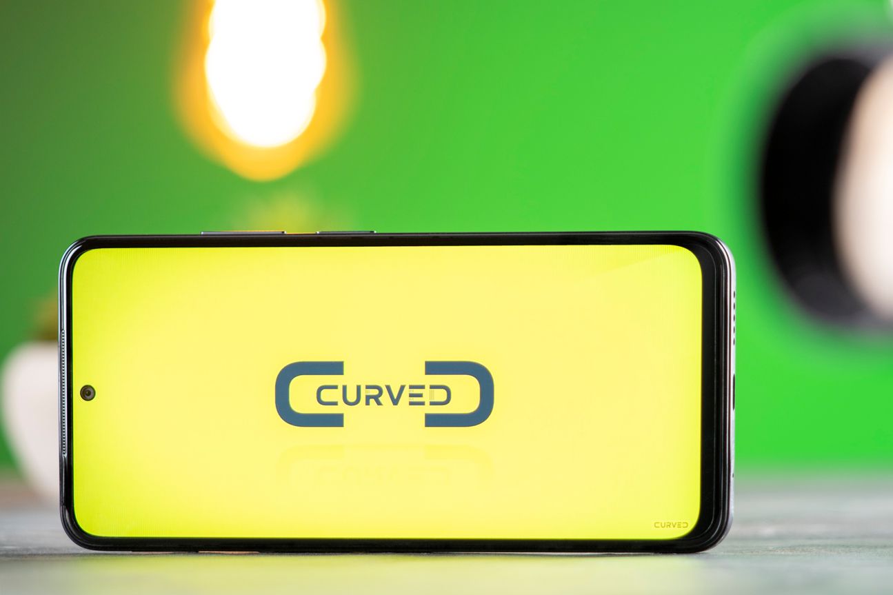Xiaomi Redmi Note 11 Test Display Horizontal CURVED-Logo auf Xiaomi Redmi Note 11