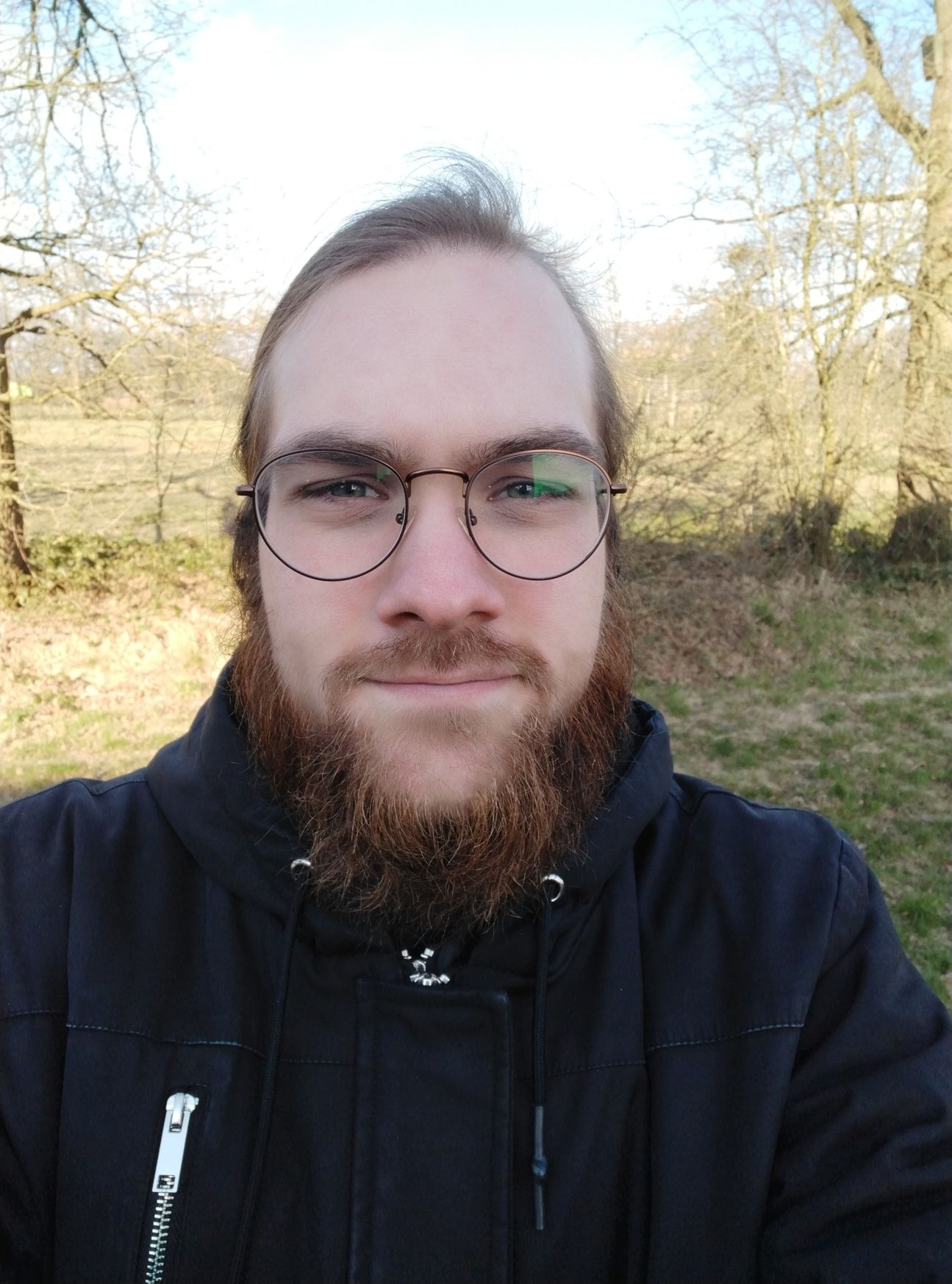 Xiaomi Redmi Note 11 Test Selfie Himmel überbelichtet Aufnahme mit der Frontkamera des Xiaomi Redmi Note 11