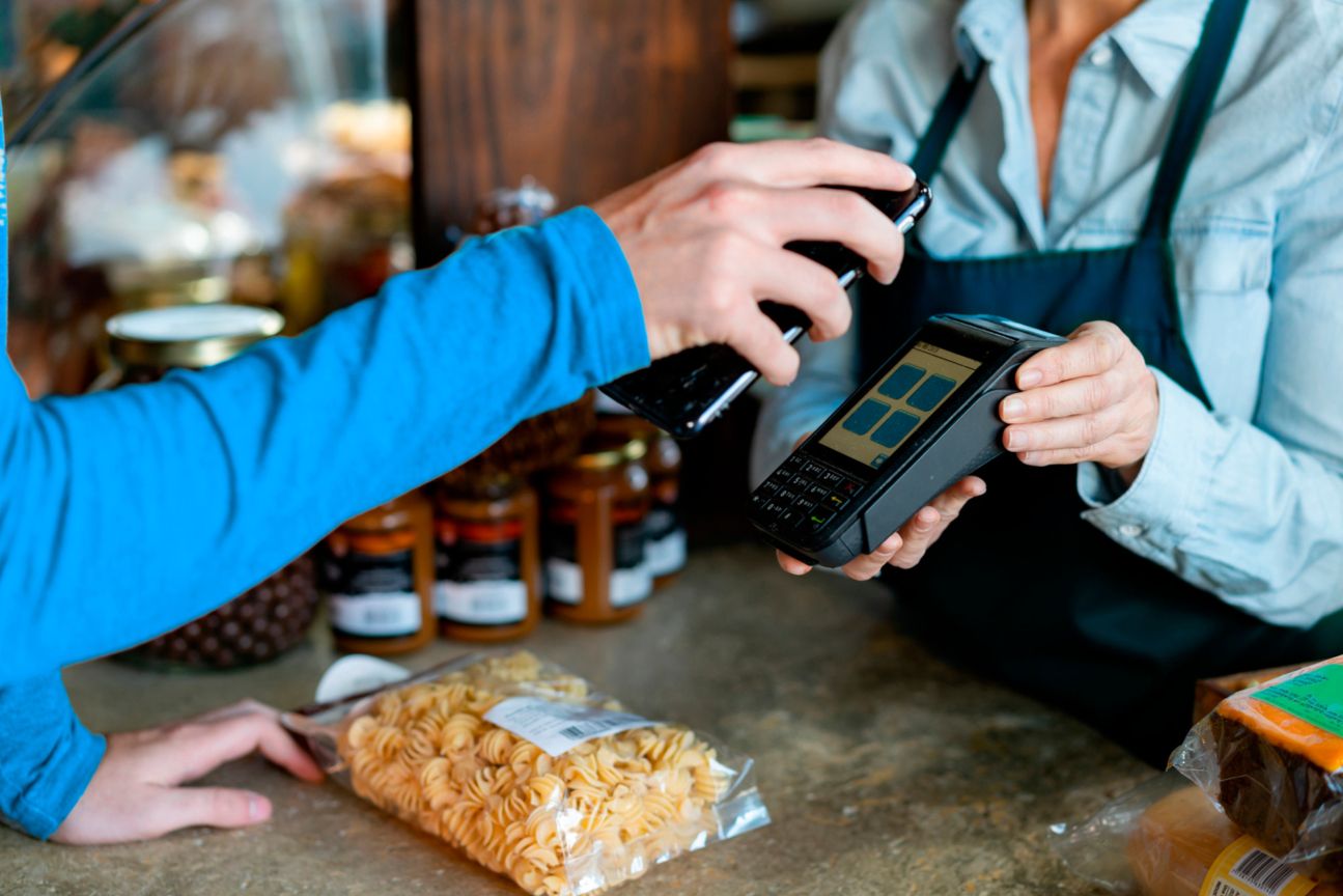 nfc-handy-kontaktlos-bezahlen Kontaktloses Bezahlen mit dem Handy per NFC