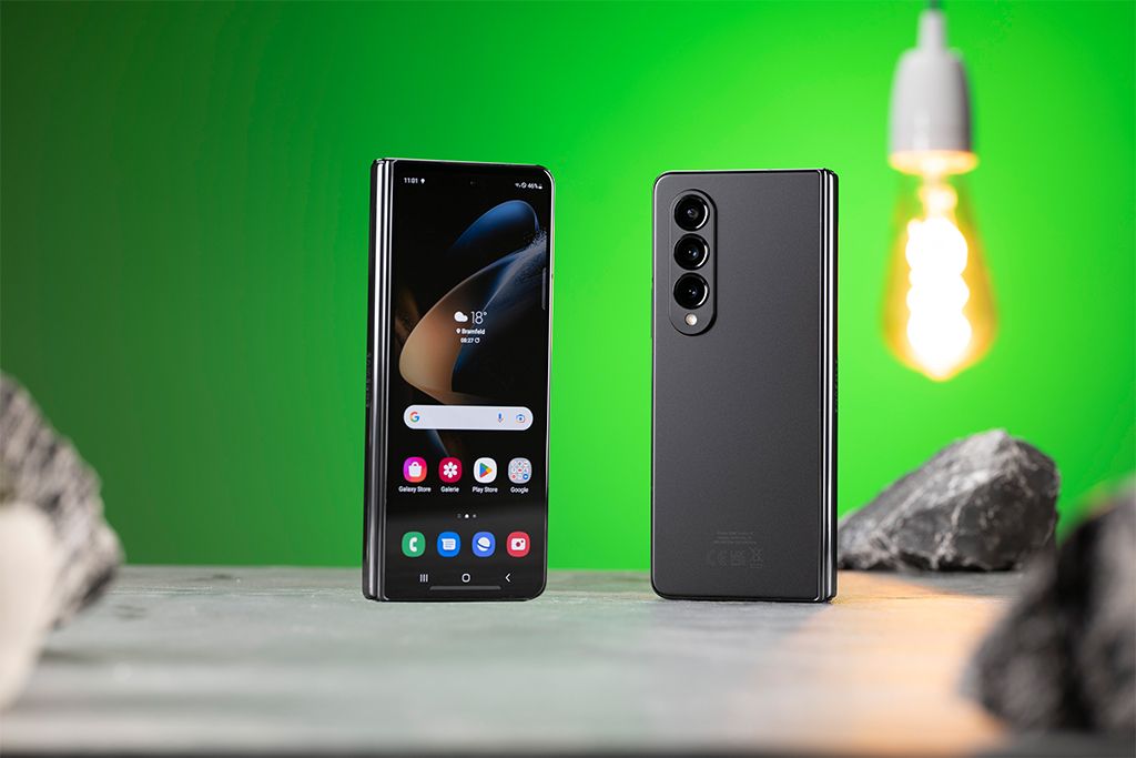 samsung-galaxy-z-flip-4-test-vorderseite-rückseite Samsung Galaxy Z Flip 4 zusammengeklappt
