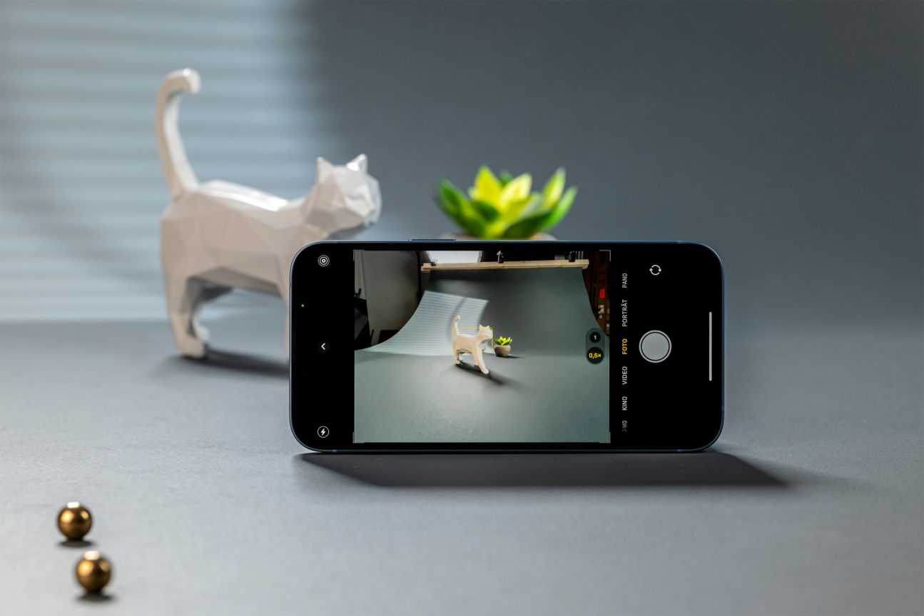 Apple iPhone 14 Plus Test Ultraweitwinkel iPhone 14 Plus Ultraweiwinkel Katzenfigur