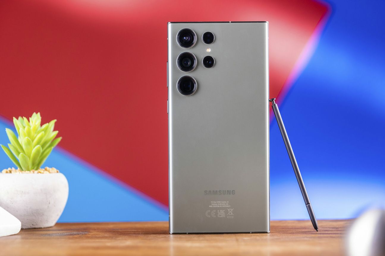 Galaxy S23 Ultra mit S Pen Galaxy S23 Ultra mit S Pen