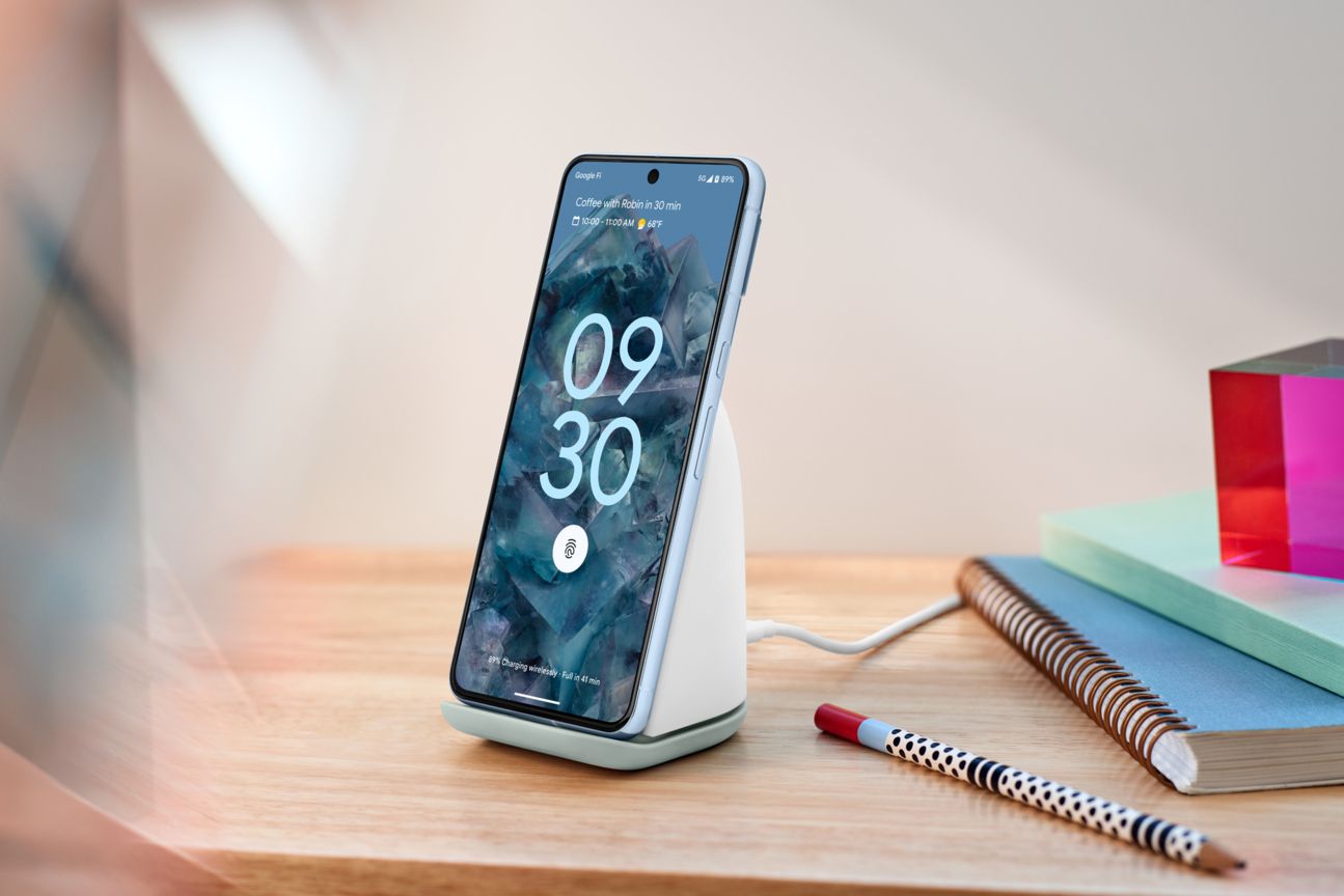 Google Pixel 8 Pro mit Pixel Stand (2. Gen.) Google Pixel 8 Pro mit Pixel Stand (2. Gen.)