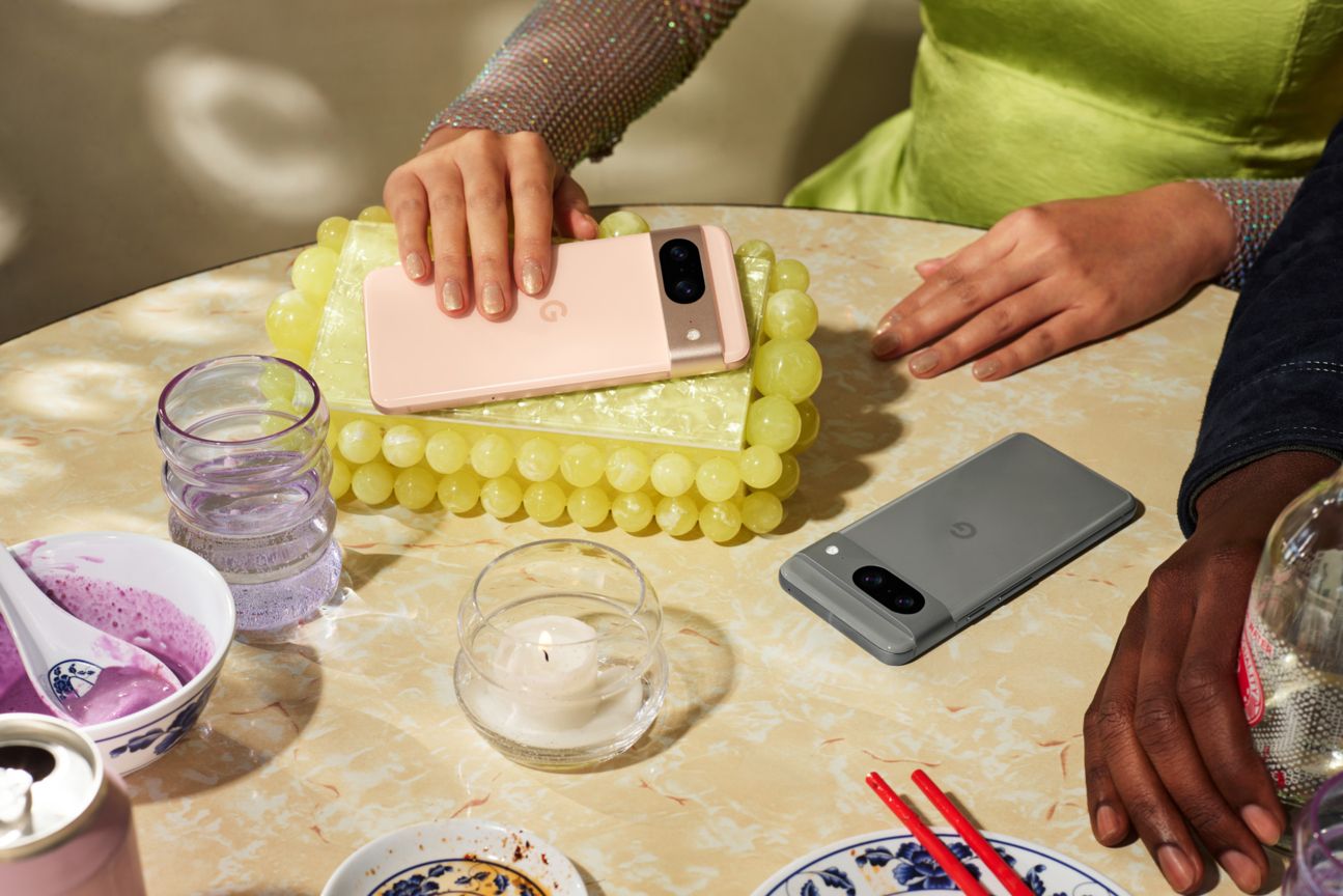 Google Pixel 8 in Hazel und Rose Google Pixel 8 in Hazel und Rose