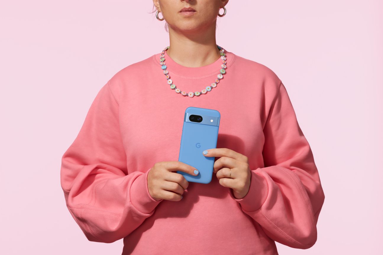 Google Pixel 8a in Bay Google Pixel 8a in Bay