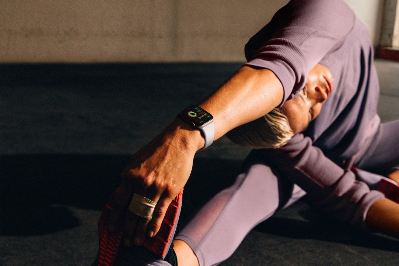 Die Apple Watch Series 10 beim Yoga Die Apple Watch Series 10 beim Yoga