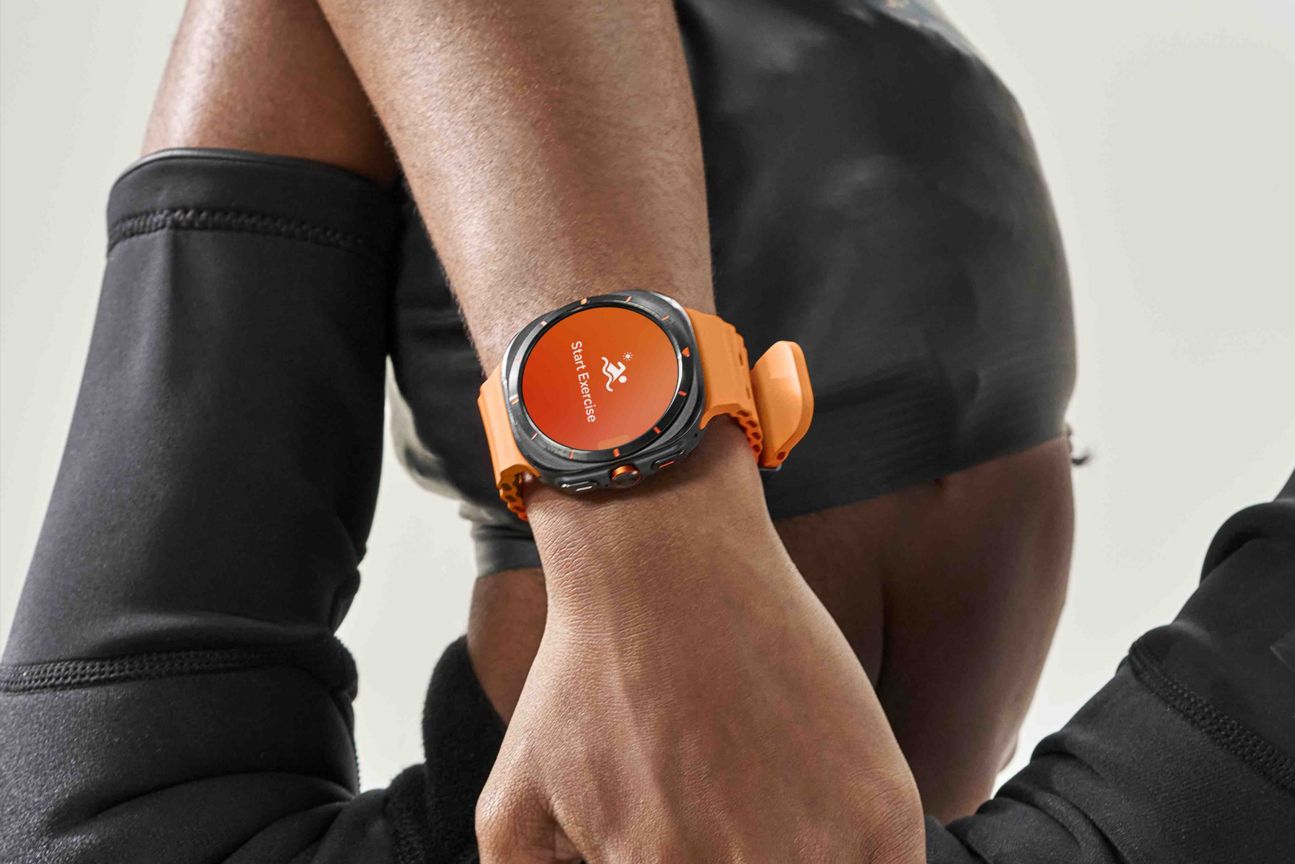 Die Galaxy Watch Ultra am Handgelenk Die Galaxy Watch Ultra am Handgelenk