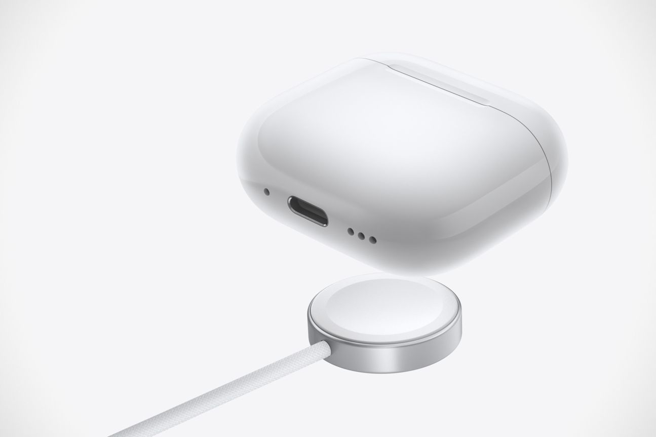 Wireless Charging: AirPods 4 ANC