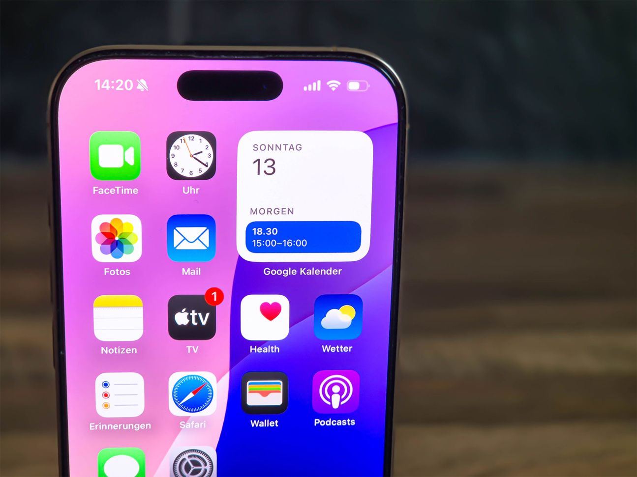 _0007_iphone-16-pro-homescreen.jpg iPhone 16 Pro Display