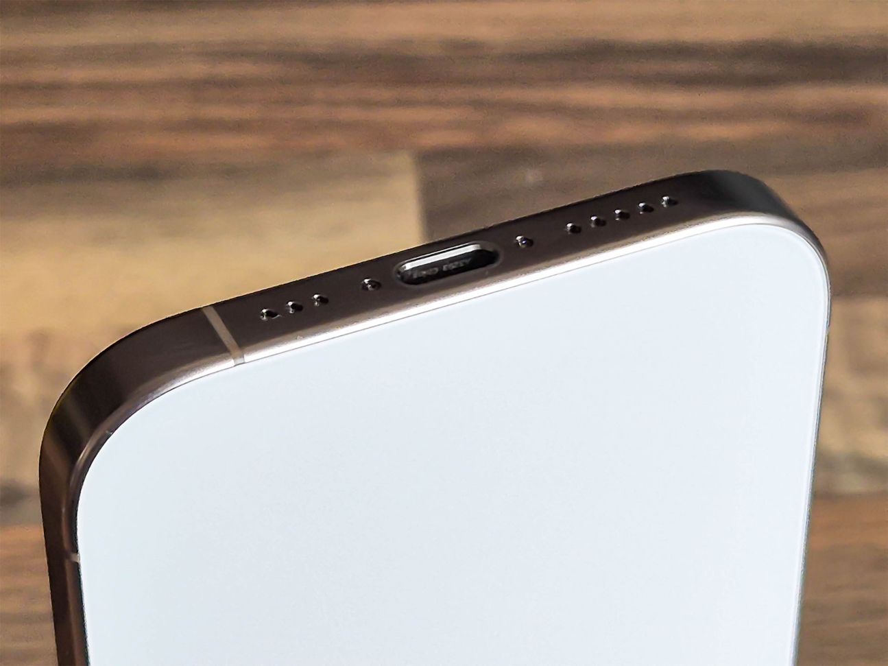 iPhone 16 Pro USB-C iPhone 16 Pro USB-C