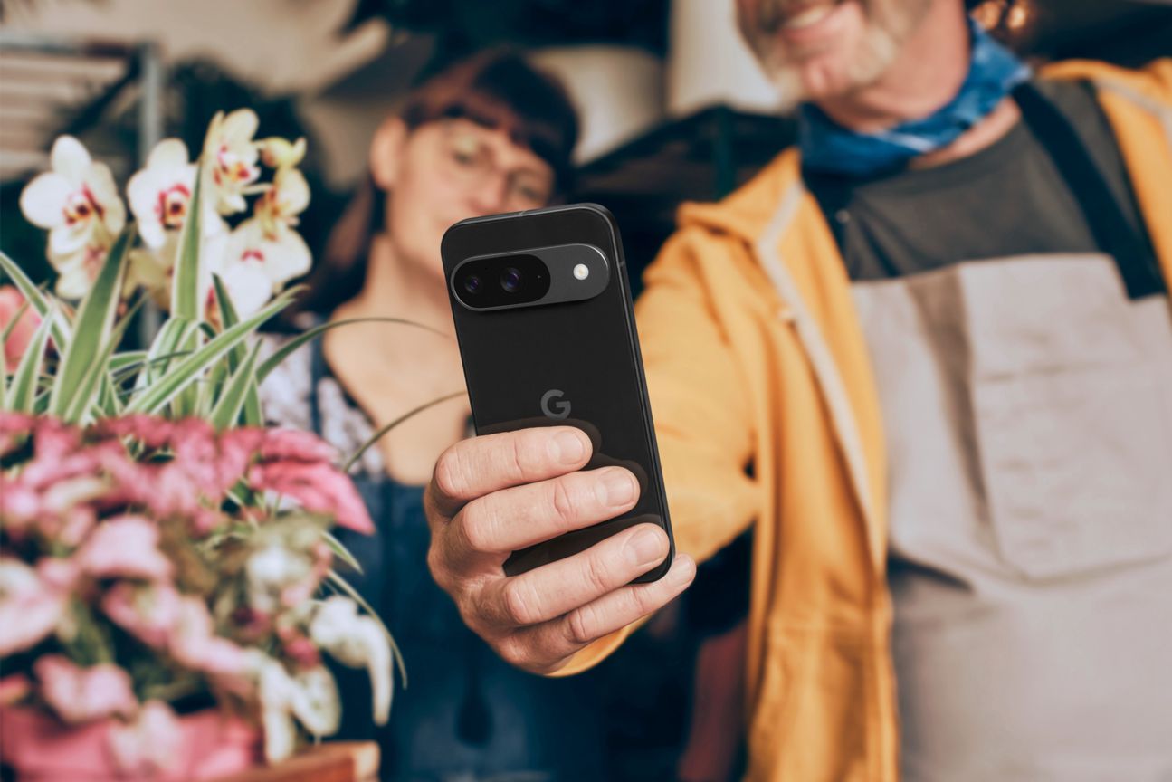 Google Pixel 9 in Obisidian Google Pixel 9 in Obisidian