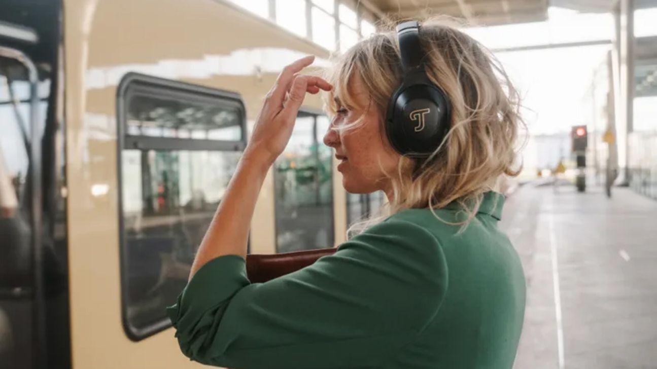 Teufel Kopfhörer nahe der U-Bahn