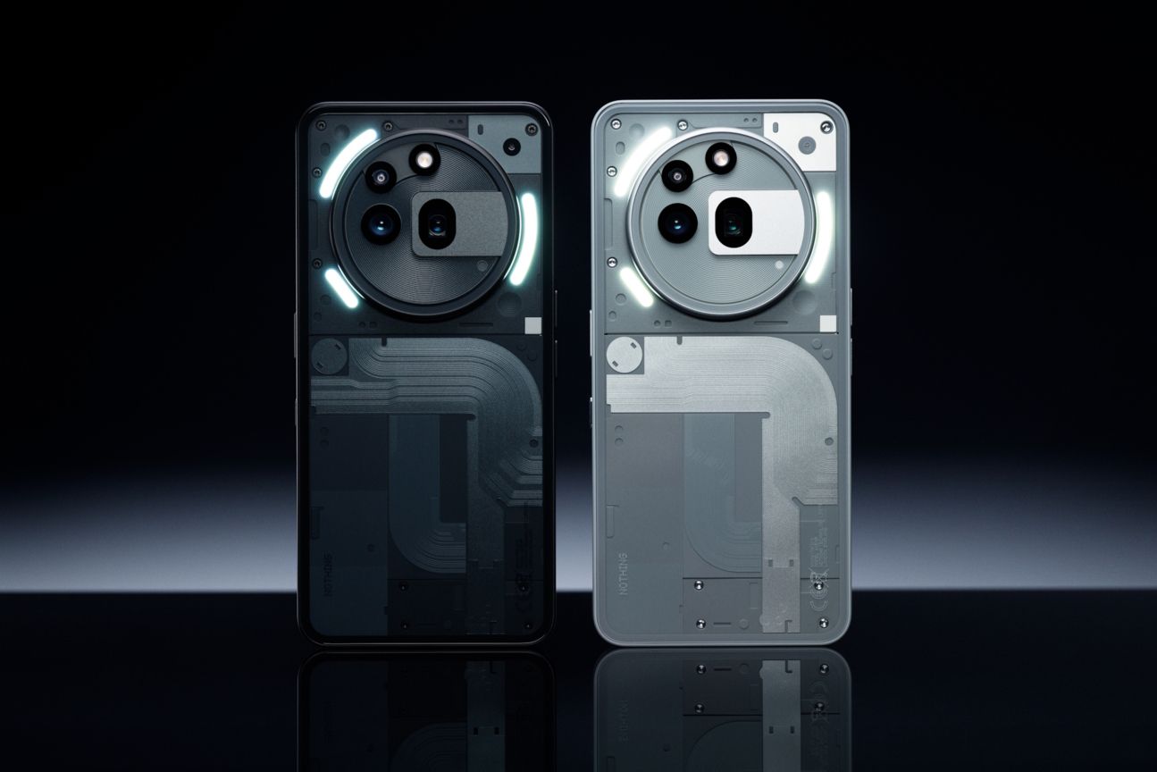 Das Nothing Phone (3a) Pro in Schwarz und Grau