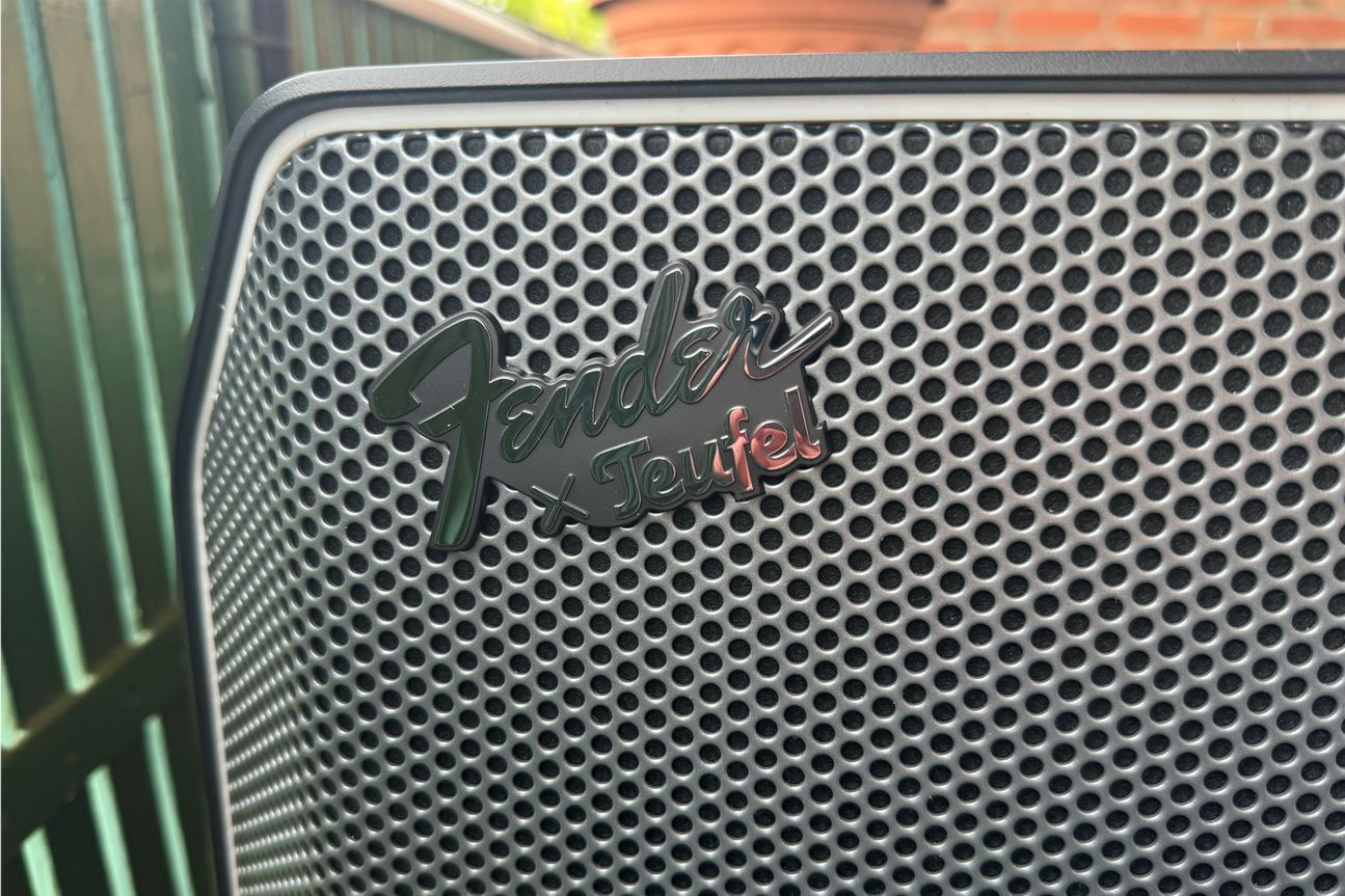 Fender x Teufel Logo
