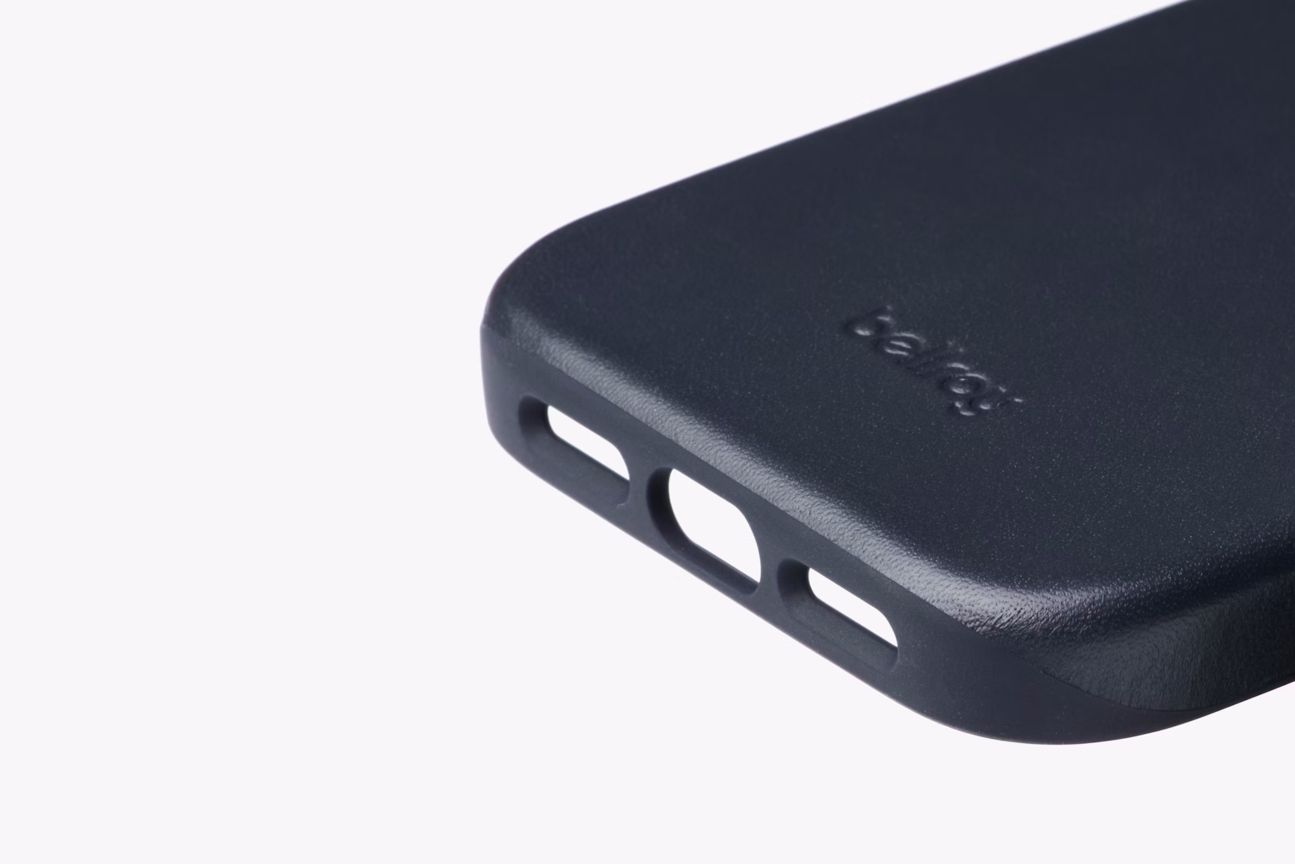 Das Bellroy Ledercase ist unten mit Kunststoff versehen Das Bellroy Ledercase ist unten mit Kunststoff versehen