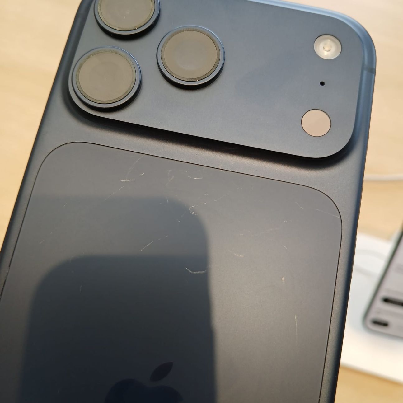 Kratzer beim blauen iPhone 17 Pro (Max) Kratzer beim blauen iPhone 17 Pro (Max)