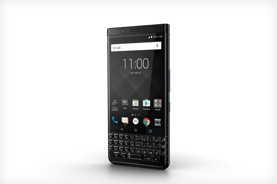 BlackBerry KEYone Black Edition stehend schräg