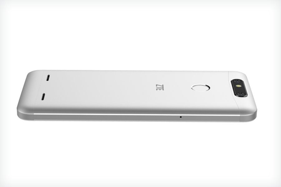 ZTE Blade V8 Mini liegend