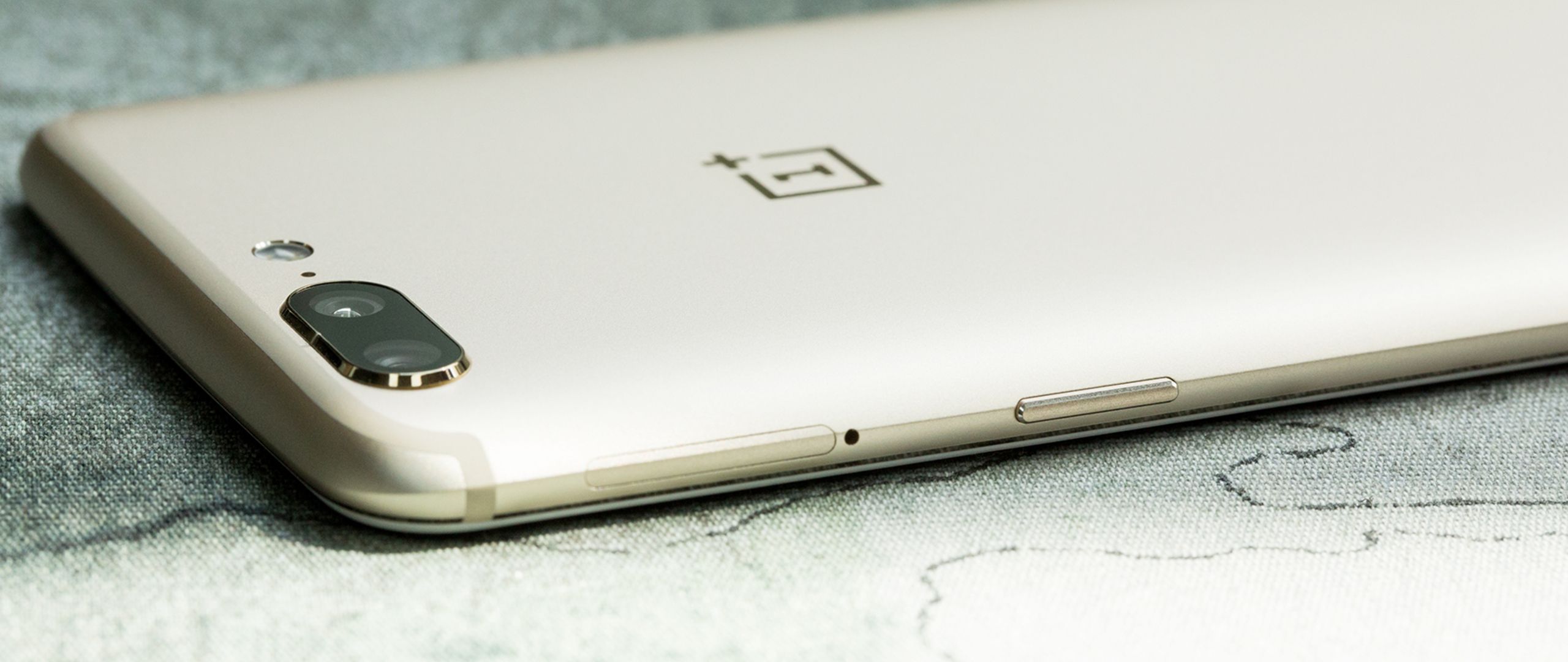 OnePlus 5 gold