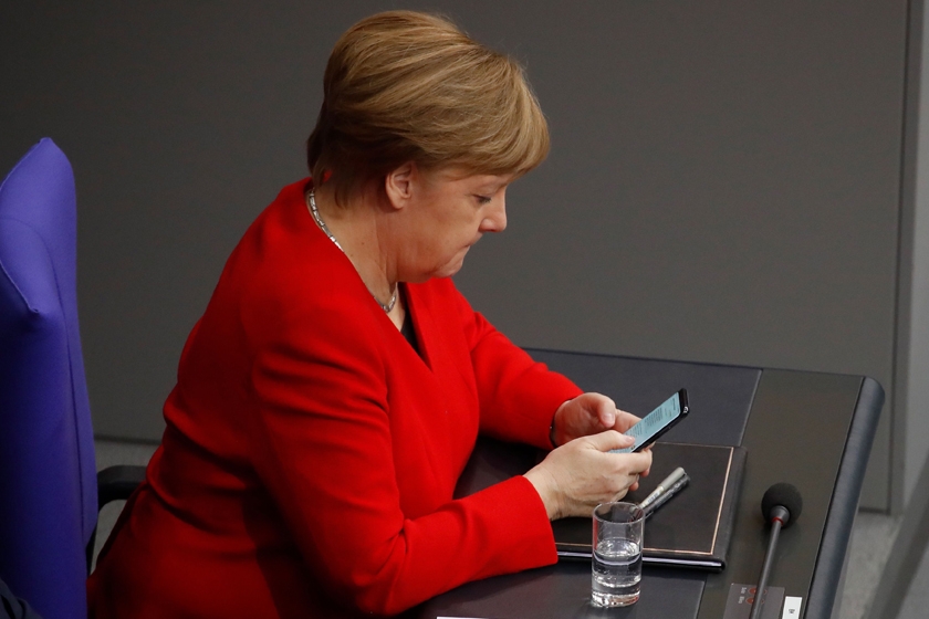 Merkel Blackberry Handy