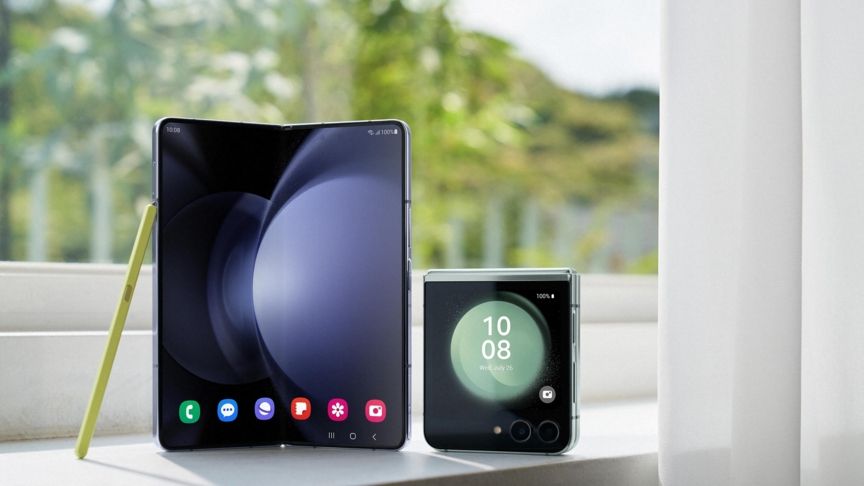 Das Galaxy Z Fold 5 (links) neben dem Flip 5 (rechts) Galaxy Z Fold5 und Z Flip5