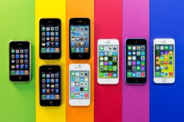 Hier findet ihr die komplette Historie der Apple-Smartphones. Angefangen mit dem ersten iPhone-Modell aus 2007 (links im Bild) Hier findet ihr die komplette Historie der Apple-Smartphones. Angefangen mit dem ersten iPhone-Modell aus 2007 (links im Bild)