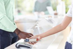 Nun könnt ihr auch in Deutschland mit Apple Pay bezahlen Nun könnt ihr auch in Deutschland mit Apple Pay bezahlen