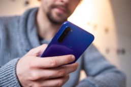 Redmi Note 8T Test Rückseite des Redmi Note 8T in Blau