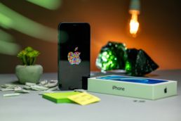 Wir haben das iPhone 12 (Bild) ausführlich getestet IPhone 12 ausgepackt