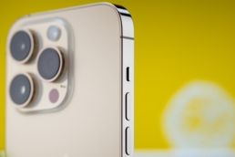 Bekommt das iPhone künftig eine Super-Telefotokamera? (im Bild: iPhone 14 Pro) iPhone 14 Pro Kamera Beitragsbild