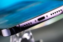 Der Lightning-Anschluss (Bild) ist beim iPhone 15 für USB-C gewichen iPhone 14 Pro Max Lightning Anschluss