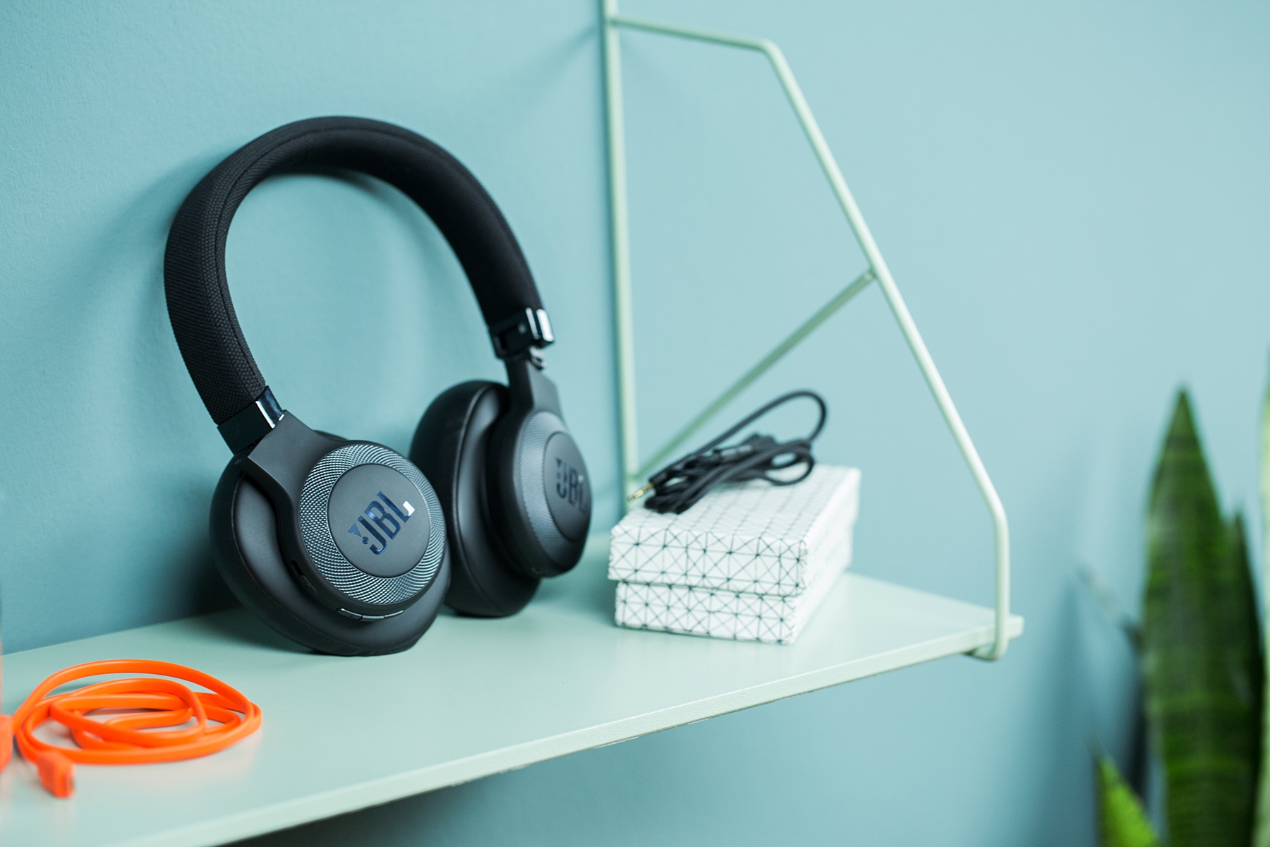 JBL E65BTNC