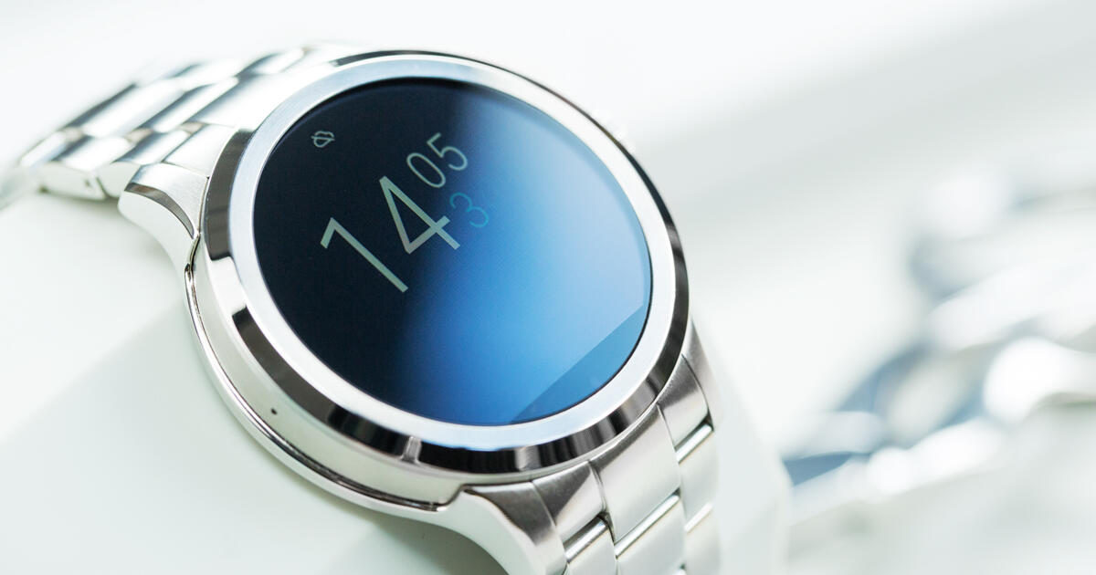 fossil q founder specs