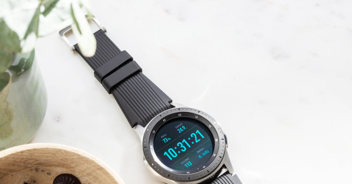 compare samsung galaxy watch vs gear s3