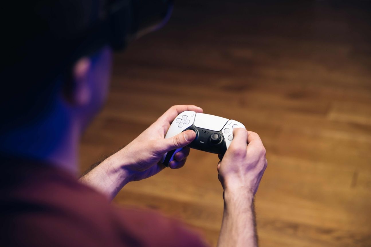 PS4 Spiele auf PS5 Header Controller PS4 Spiele auf PS5 Header Controller